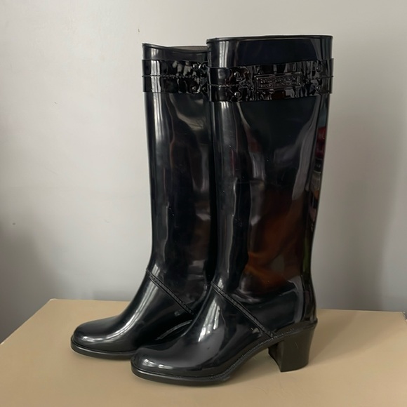 Burberry Shoes - Burberry Rain Boot US size 7 (EUR 38)